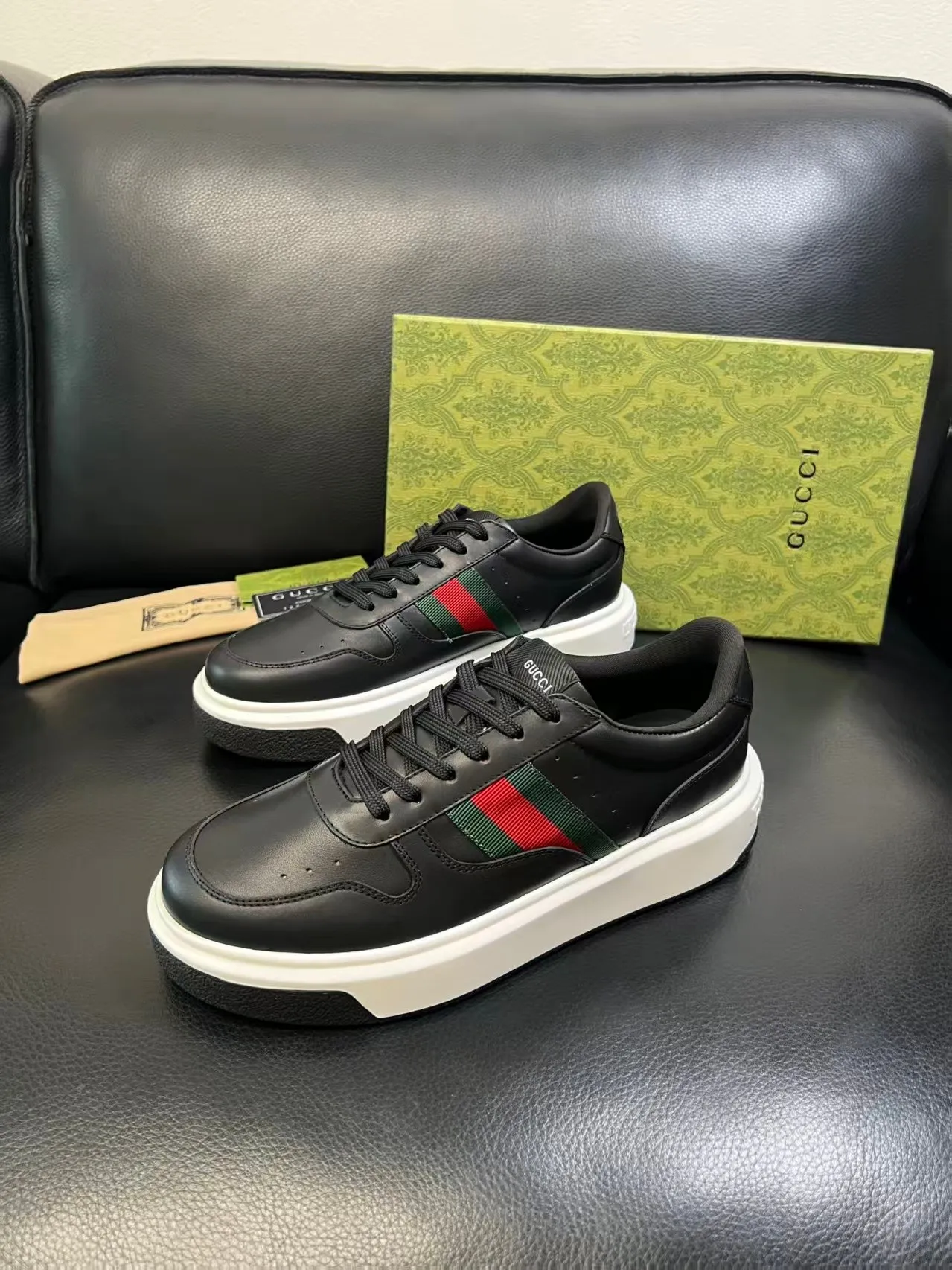 P460 new men's shoes GUCCI [Lightning] latest shoes are shipped. Original quality, fashionable, special materials, sheepskin lining, new packaging. The foot feels super comfortable and the workmanship is impeccable. Size: 38-45
